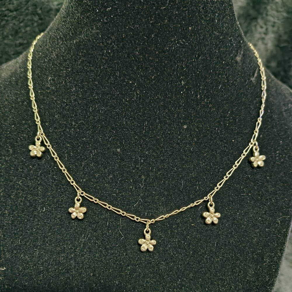 Express 16" Silvertone Flower Necklace (323)